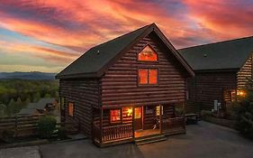 New Majestic 5 Star Amazing View, Pool, Hot Tub!